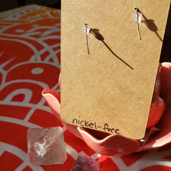 Serotonin molecule earrings - Picture 5 of 7